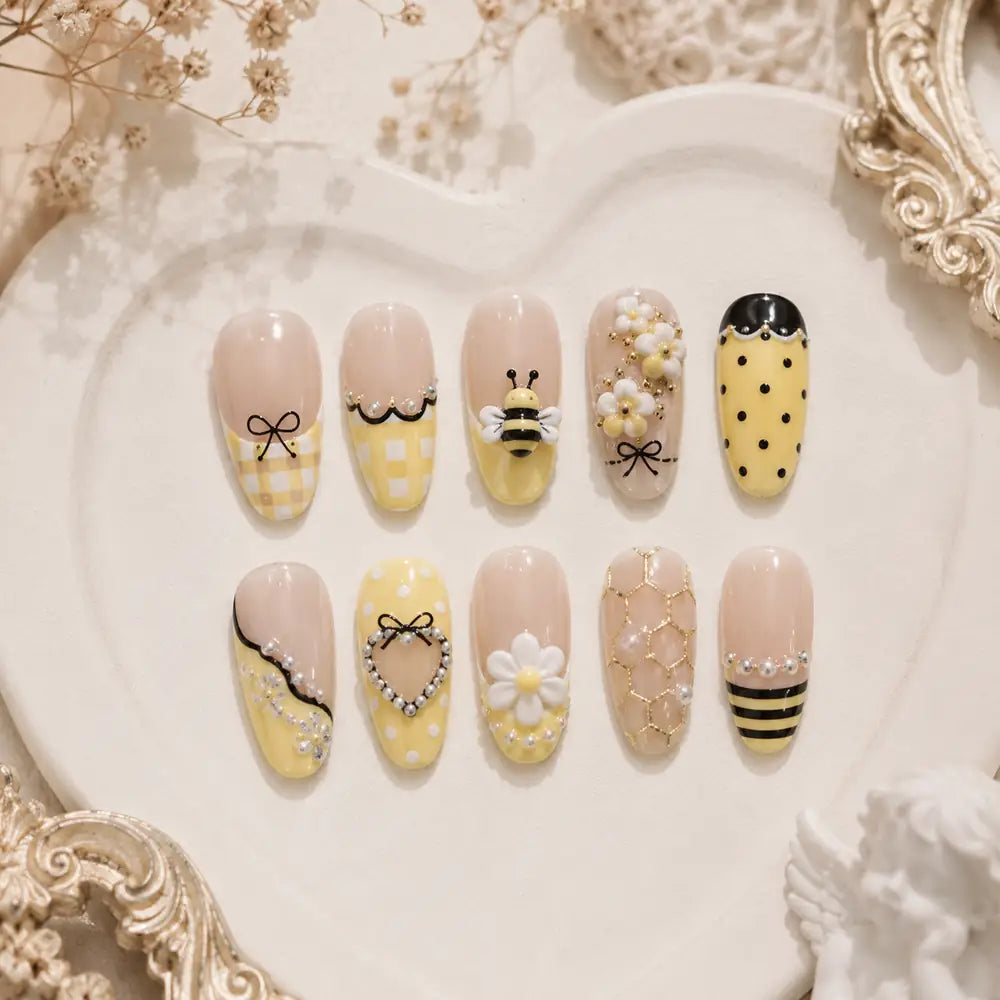 Honeybee Daisy Bow 3D Press On Nails — image 2